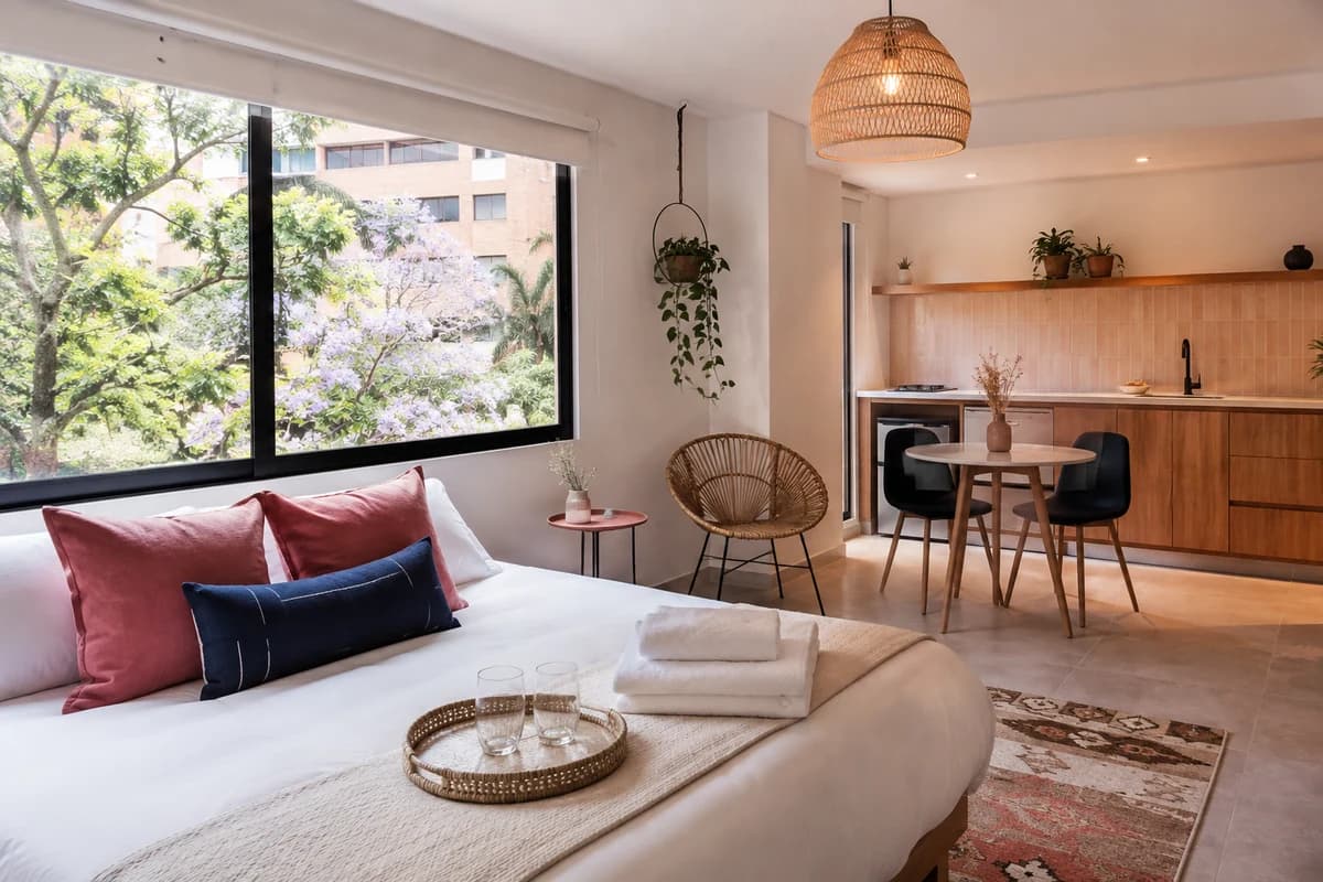Apartaestudio de renta corta en Provenza, Medellín, listo para el check-in del huésped